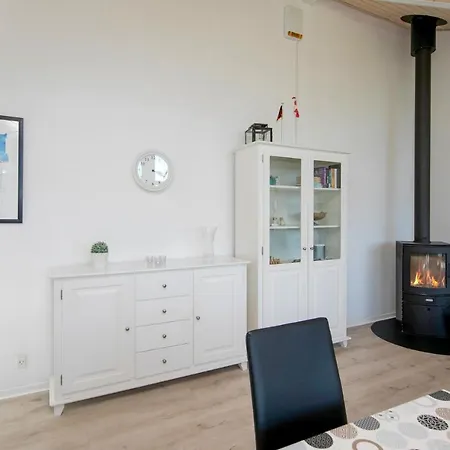Prázdninový dům Amazing In Lkken With 4 Bedrooms, Sauna And Wifi