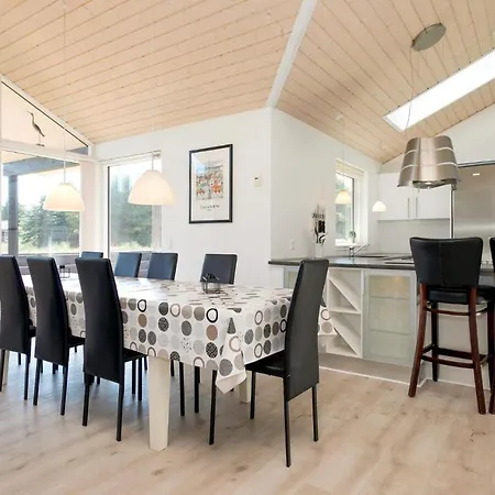 Amazing In Lkken With 4 Bedrooms, Sauna And Wifi Løkken