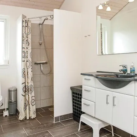 Amazing In Lkken With 4 Bedrooms, Sauna And Wifi